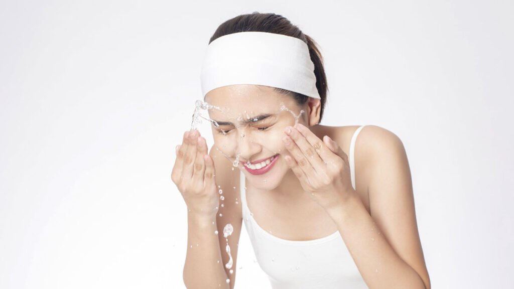 Which Face Wash is Best for Glowing Skin?