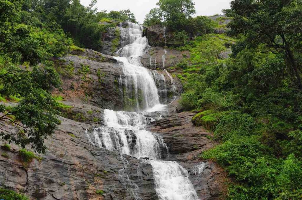 10 Famous Waterfalls in Kerala