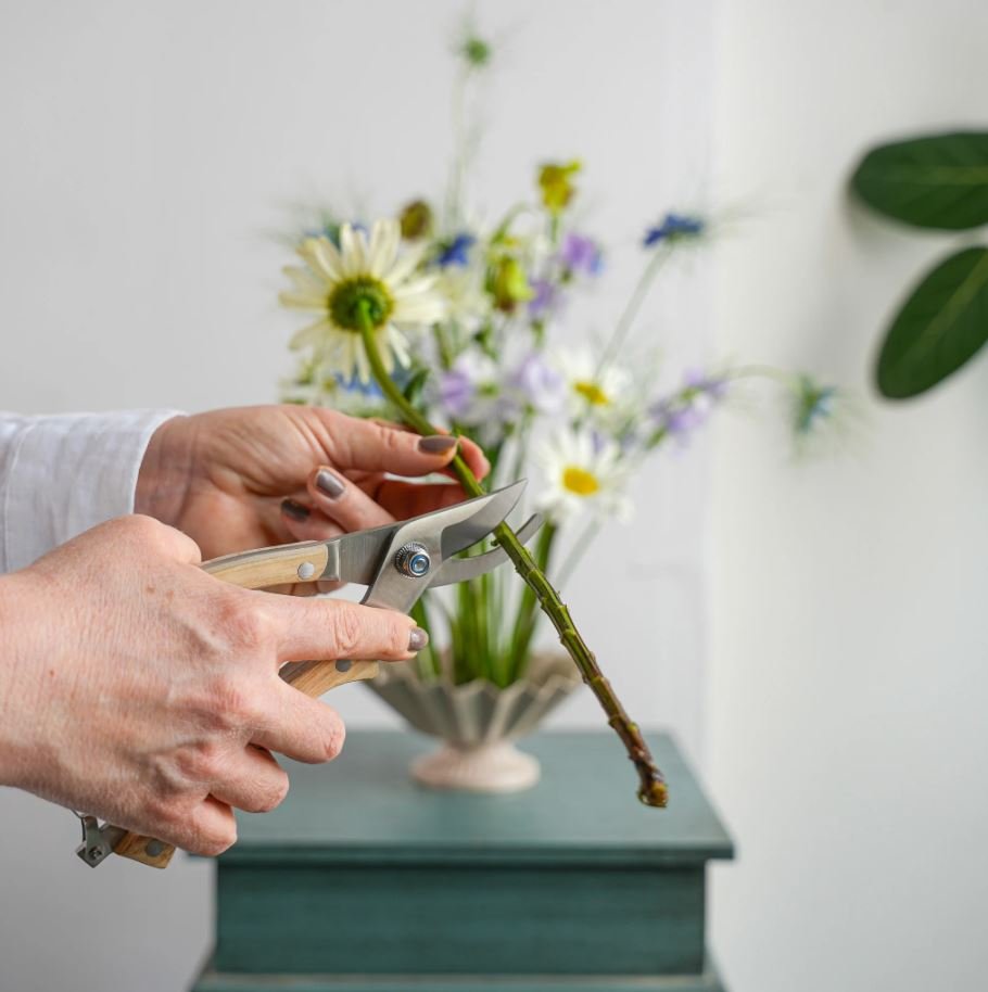 How to Keep Cut Flowers Fresh