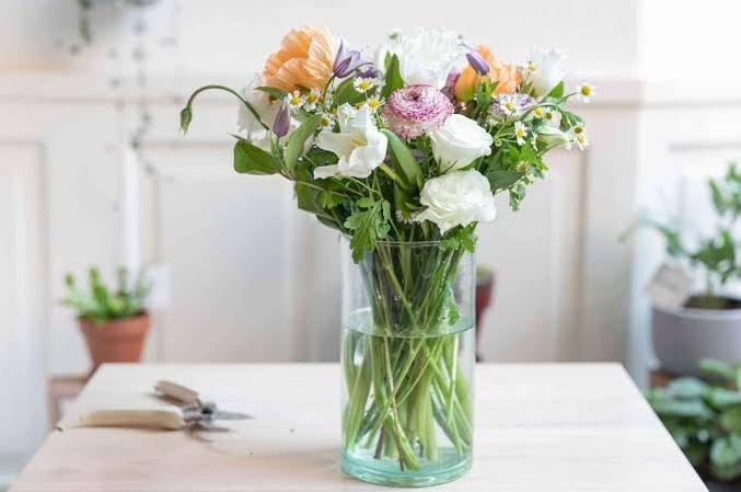 How to Keep Cut Flowers Fresh