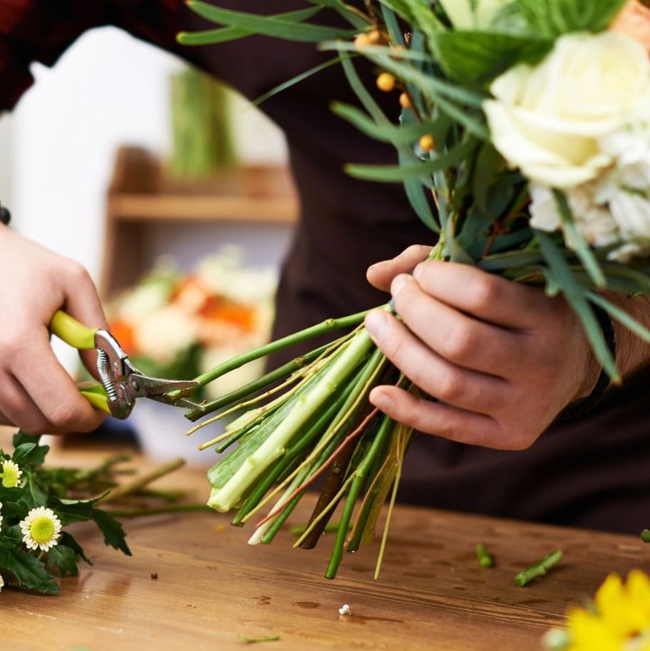 How to Keep Cut Flowers Fresh